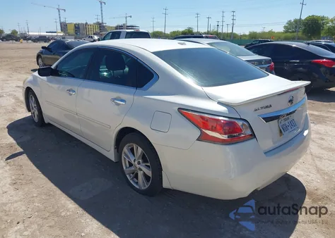 2015 Nissan Altima 2.5 Sv z USA, uszkodzony, nr VIN 1N4AL3AP2FC105693